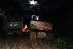 Quyết tâm mở đường xuyên đêm để cứu nạn 11 người bị vùi lấp ở Phước Sơn
