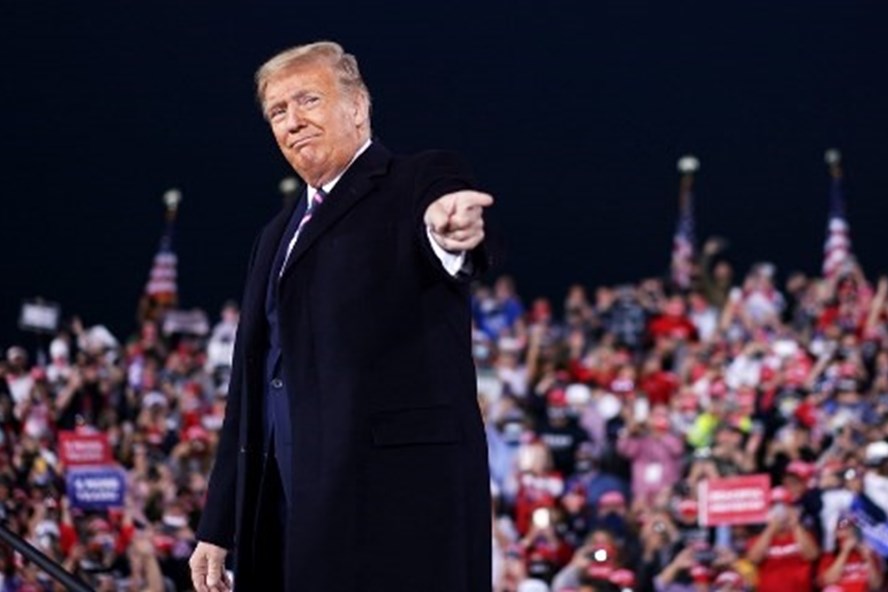 Tổng thống Trump đã đến những đâu 1 tuần trước khi phát hiện bị nhiễm Covid-19 1 Tổng thống Trump tại một sự kiện vận động tranh cử tổ chức ở sân bay Quốc tế Pittsburgh, Moon Township, Pennsylvania, hôm 22.9. Ảnh: AFP