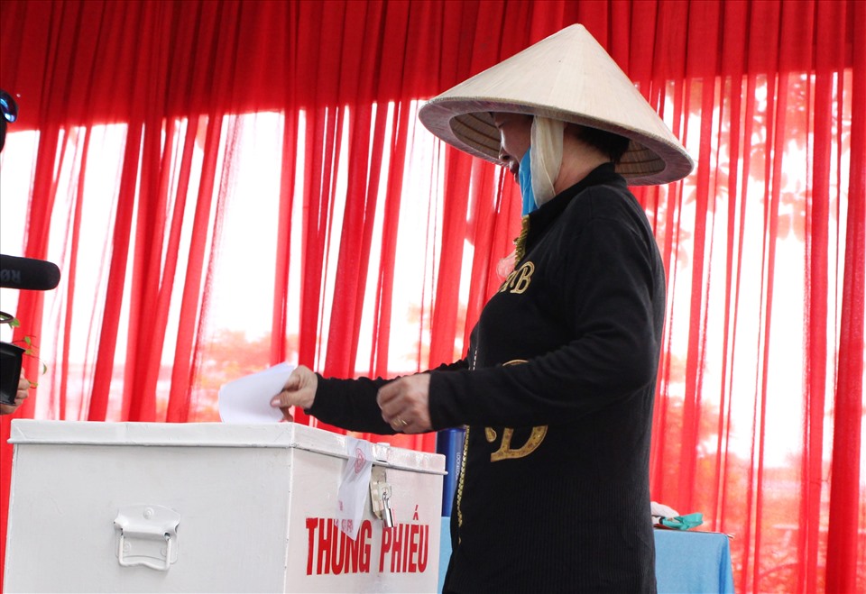 Bỏ phiếu tại khu phố 1, phường Hiệp Bình Chánh, quận Thủ Đức.