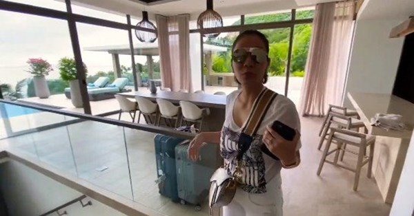 Biệt thự của Thu Minh nằm sát biển