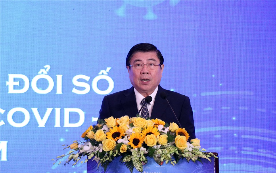 Chủ tịch UBND TPHCM Nguyễn Thành Phong phát biểu tại hội nghị.  Ảnh: Minh Quân