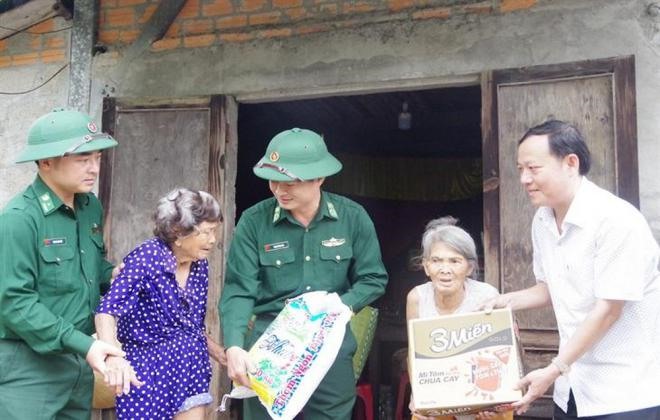 Tập trung chăm lo, bảo đảm cuộc sống cho người dân sau mưa lũ, không để người dân thiếu đói. Ảnh: VGP