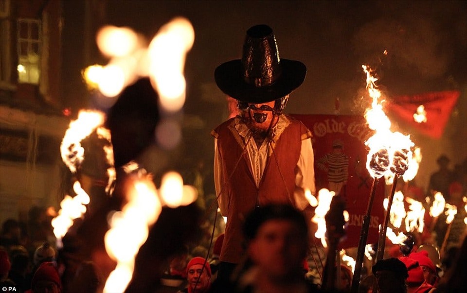 Guy Fawkes Day ở Anh. Ảnh: Awareness Days