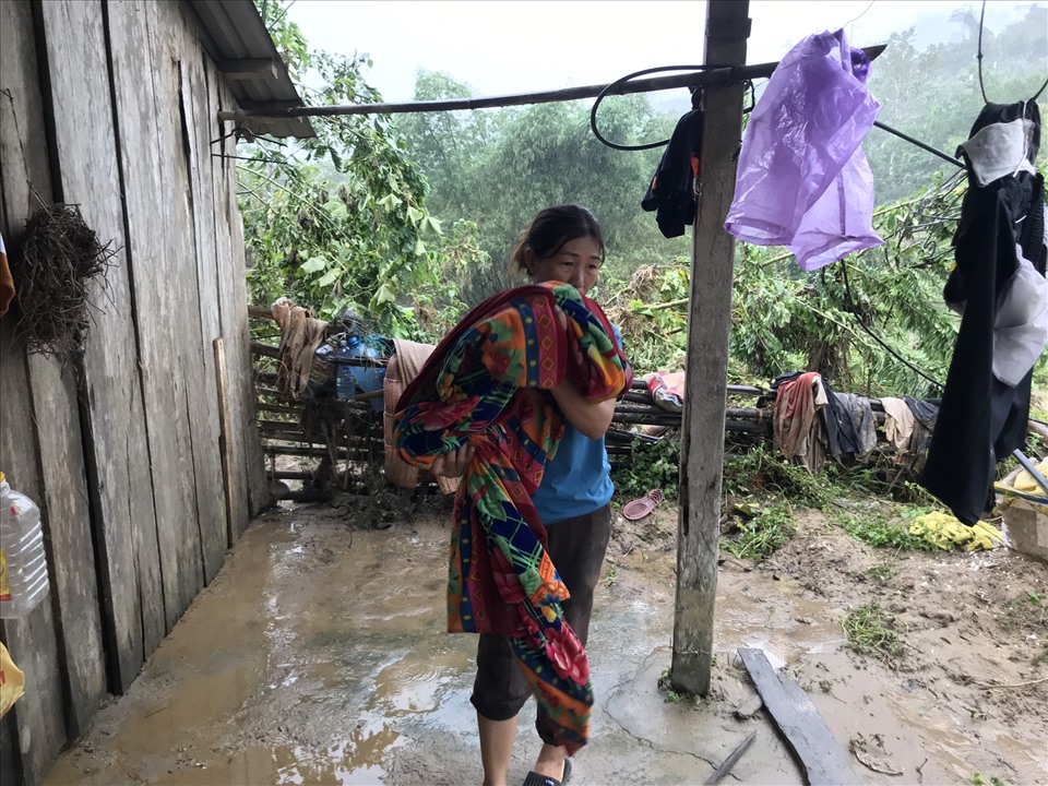Thời điểm xả lũ vào chiều tối, lại không nhận được thông báo, nên chính quyền và người dân địa phương trở tay không kịp. Ảnh: Tường Minh