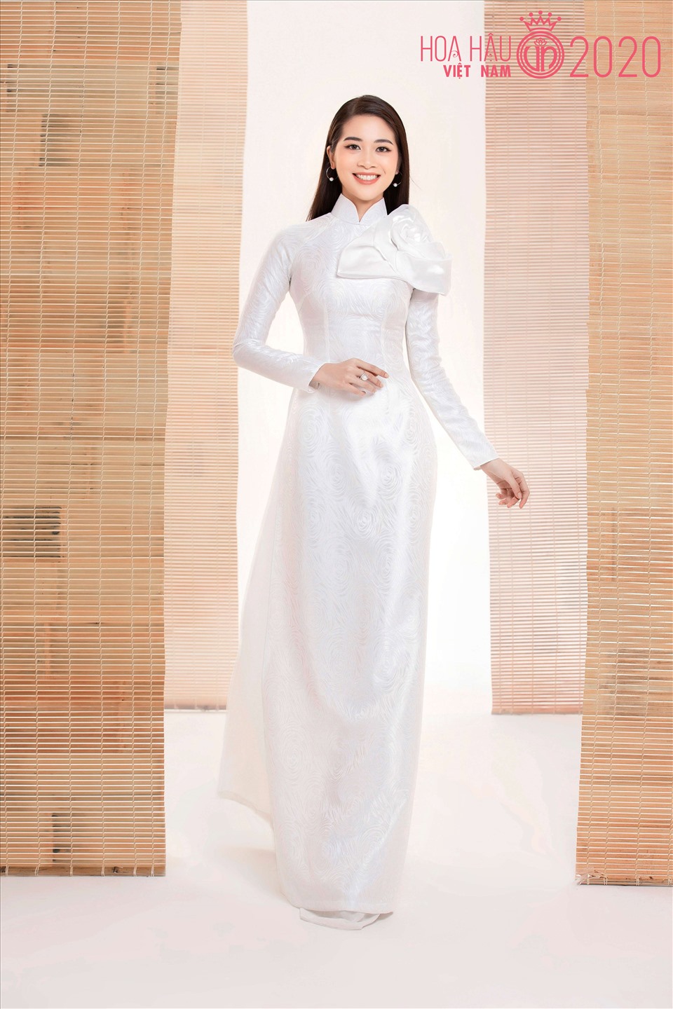 Vũ Quỳnh Trang sinh năm 1997, đến từ Nam Định. Cô từng tốt nghiệp ngành Truyền thông Quốc tế tại Học viện Ngoại giao. Cô vốn không phải gương mặt quá xa lạ với khán giả bởi trước đó, Quỳnh Trang từng lọt top 10 Miss Universe Việt Nam 2019. Ảnh: Lê Thiện Viễn.