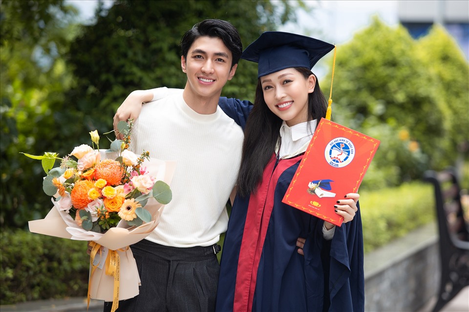 Bố mẹ Á hậu Phương Nga và bạn trai Bình An cũng có mặt trong ngày vui của cô. Ảnh: SV.