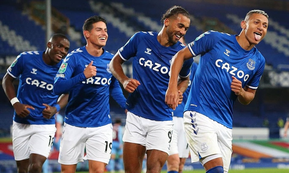 Everton đang dẫn đầu bảng với 4 trận toàn thắng. Ảnh: Getty.