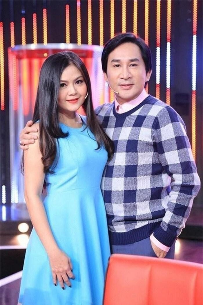 Kim Tử Long và vợ hiện tại. Ảnh: CTCC