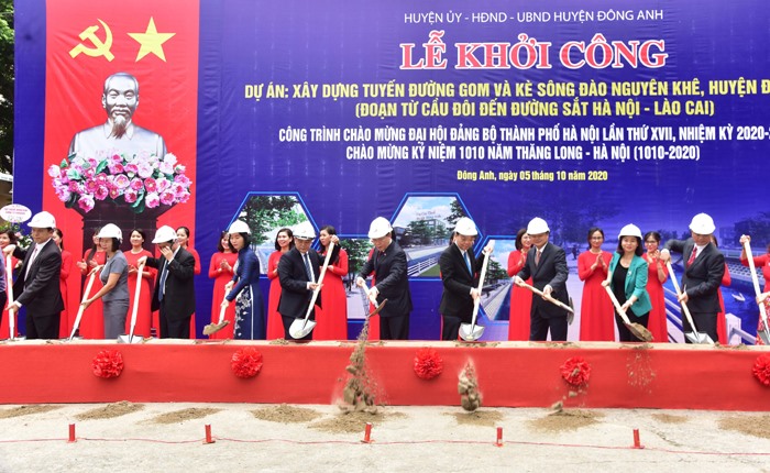 Khởi công Dự án xây dựng tuyến đường gom và kè sông Đào Nguyên Khê. Ảnh: Trọng Toàn/Hanoigov