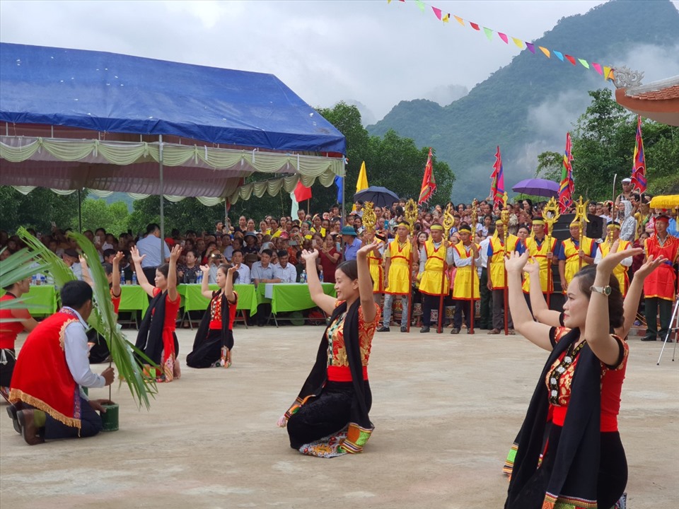 Chương trình biểu diễn nghệ thuật truyền thống tại Lễ hội Bươn Xao 2020. Ảnh: QĐ