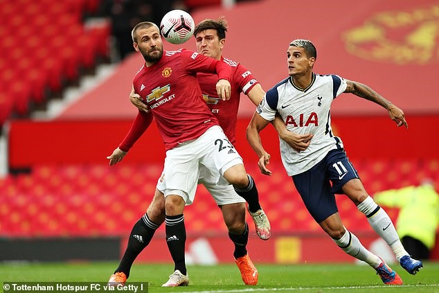 Các trung vệ ở Premier League giờ đây phải chịu rất nhiều áp lực và những đòi hỏi cao về chuyên môn. Ảnh: Getty Images