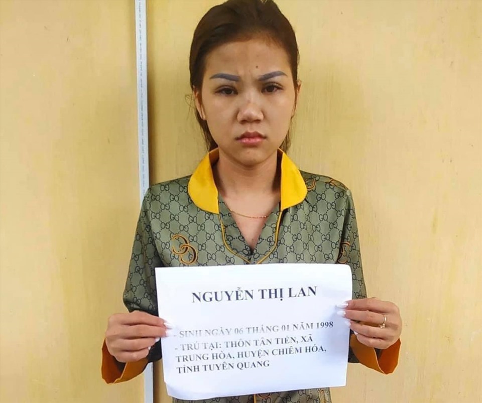 Tú bà Nguyễn Thị Lan tại cơ quan công an. Ảnh: CACC