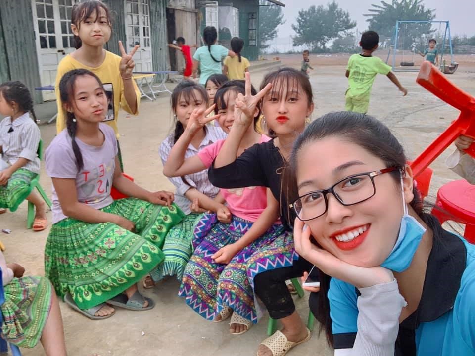 Vân Ly thường xuyên tham gia vào các hoạt động thiện nguyện vì cộng đồng