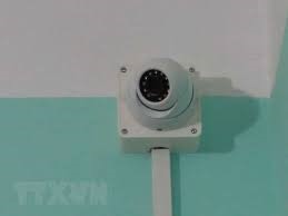 Camera sẽ giúp bạn giám sát con trẻ mọi lúc mọi nơi. Ảnh: TTXVN