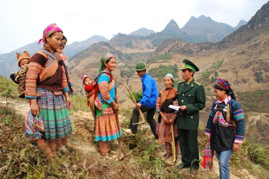 Bộ đội Biên phòng tỉnh Hà Giang đóng quân trên địa bàn chủ động phối hợp chặt chẽ với địa phương làm tốt công tác
dân vận. Ảnh: BQP