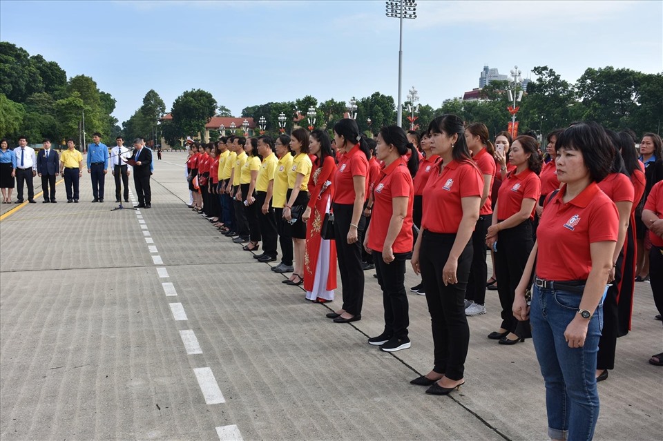 Các đại biểu tại lễ báo công. Ảnh: CĐ DM
