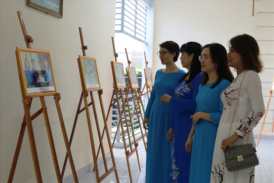Nhiều tác phẩm ảnh tham gia cuộc thi “Nét đẹp công đoàn và người lao động Khánh Hòa” gây ấn tượng cho người xem.