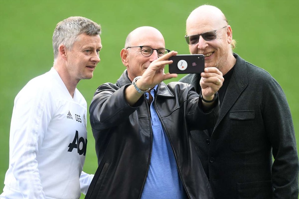 Với nhà Glazer, chi phí thấp và có vé dự Champions League là đạt yêu cầu để Solskjaer giữ được công việc. Ảnh: Getty Images