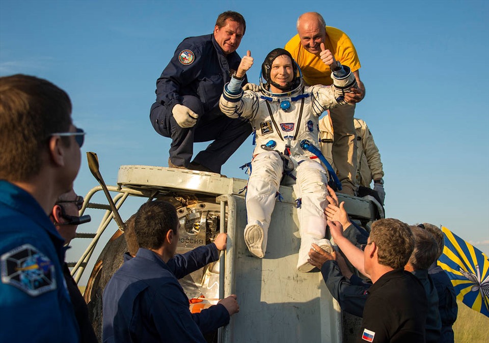 Terry trên Trạm vũ trụ Quốc tế trong chuyến bay lên đây bằng tàu con thoi. Nguồn: NASA