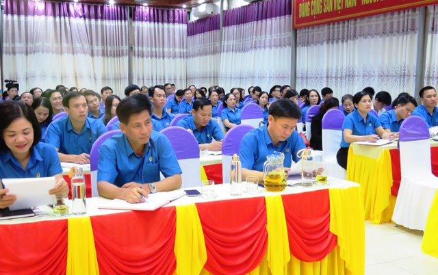 Các cán bộ công đoàn tham gia buổi tập huấn. Ảnh: CĐ.