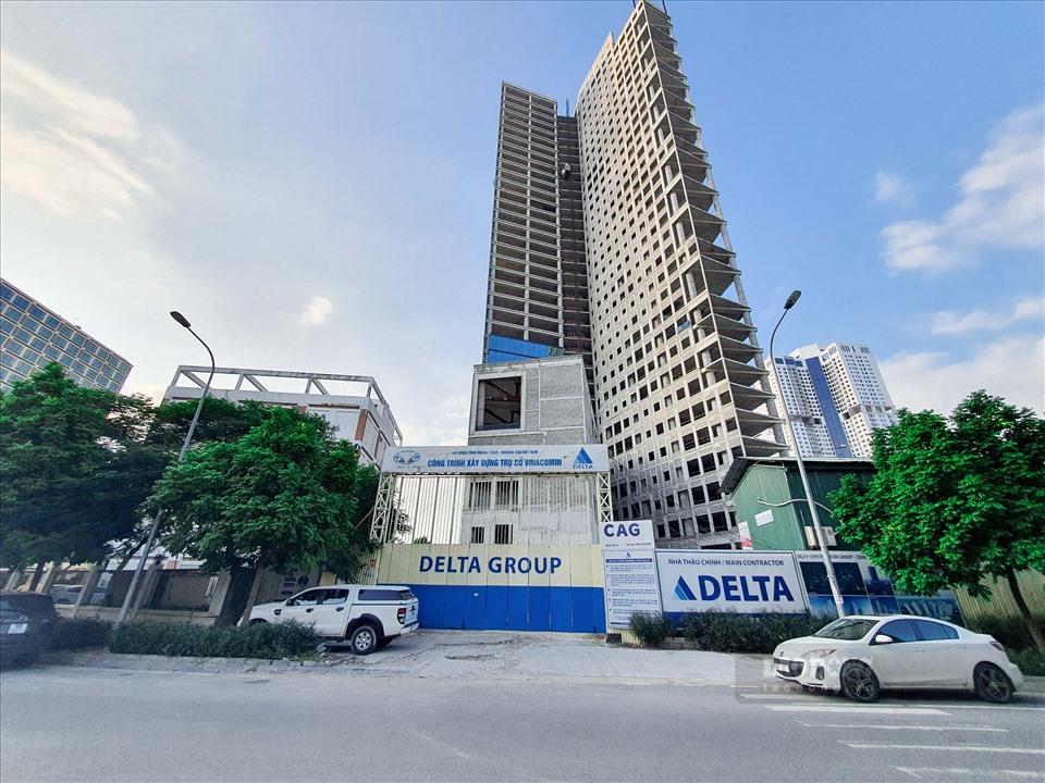 Vinacomin là 1 trong 93 doanh nghiệp nhà nước có hạn chót cổ phần hóa là năm 2020 theo quyết định của Thủ tướng Chính phủ. Theo đó, Nhà nước sẽ giữ lại 65% vốn điều lệ tại Vinacomin. Đây là cũng doanh nghiệp có quy mô lớn thứ hai trong số các doanh nghiệp thuộc diện phải cổ phần hóa, với trên 86.100 tỷ tổng tài sản và 35.000 tỷ đồng vốn chủ sở hữu tính đến hết năm 2018.