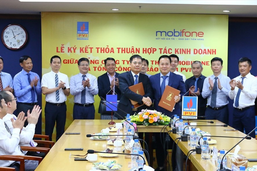 Bảo hiểm PVI và MobiFone ký kết Thỏa thuận hợp tác. Ảnh: Thu Bình