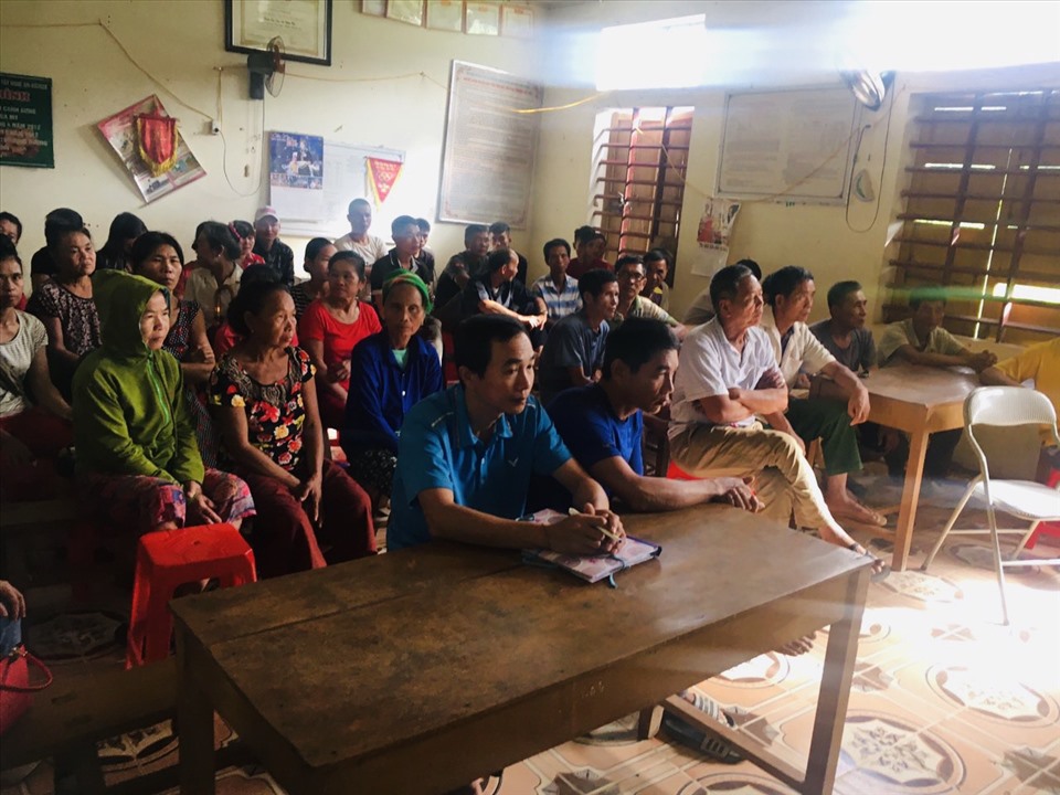 Các hộ dân nhận khoán bảo vệ rừng mong muốn được nhận tiền mặt tại thôn, bản. Ảnh: TM