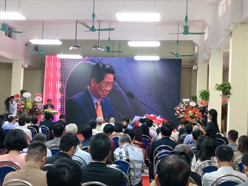 Ông Nguyễn Đoàn Thăng, Tổng Giám đốc Cty Rạng Đông báo cáo kết quả hoạt động kinh doanh 9 tháng đầu năm 2020.