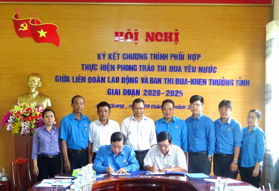 Quang cảnh buổi lễ ký kết. Ảnh: LT