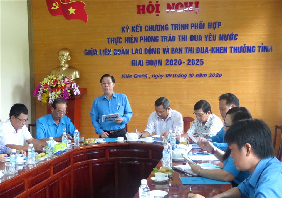 Chủ tịch LĐLĐ tỉnh Kiên Giang Trần Thanh Việt phát biểu tại buổi lễ. Ảnh: LT