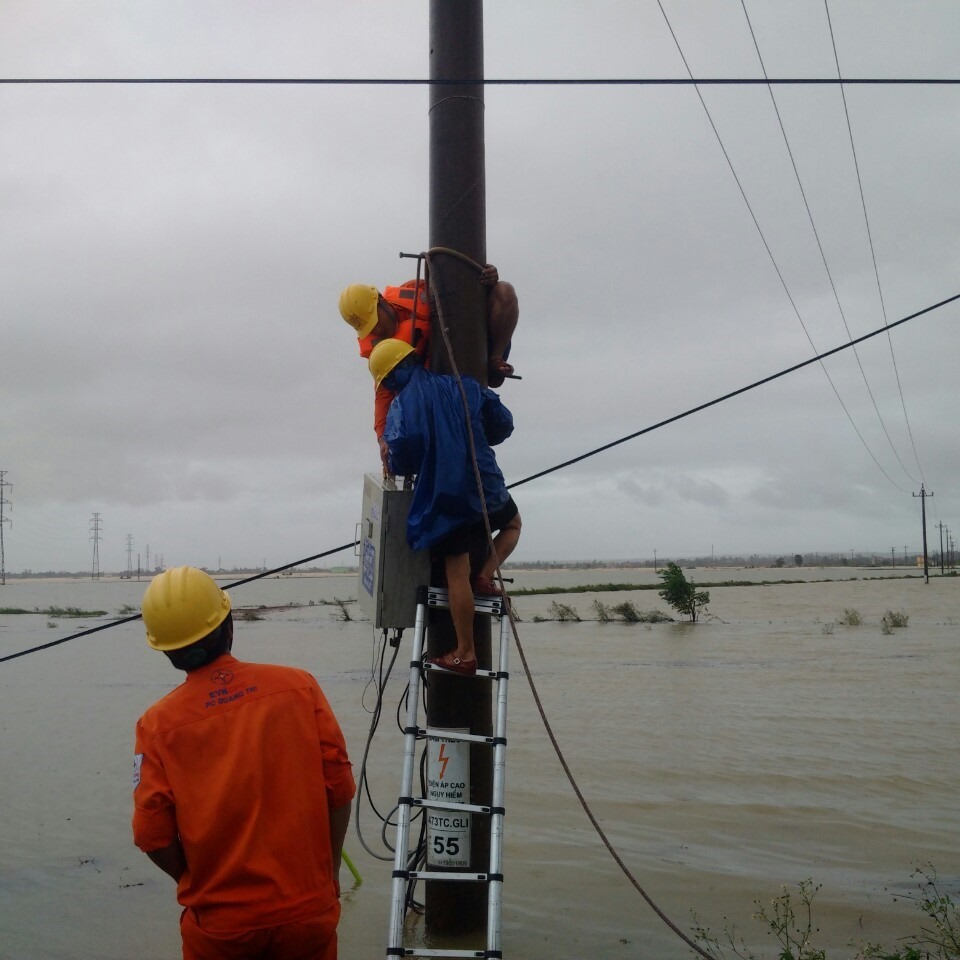 Nước rút đến đâu, kiểm tra khôi phục nhanh lưới điện đến đó để phục vụ khách hàng