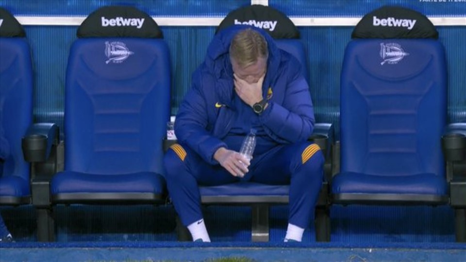 Huấn luyện viên Ronald Koeman rất thất vọng về những kết quả gần đây của Barca. Ảnh: Getty Images