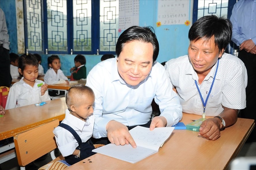 Hội chứng người lùn đầu chim mà cậu bé K'Rể mắc phải nguy ...