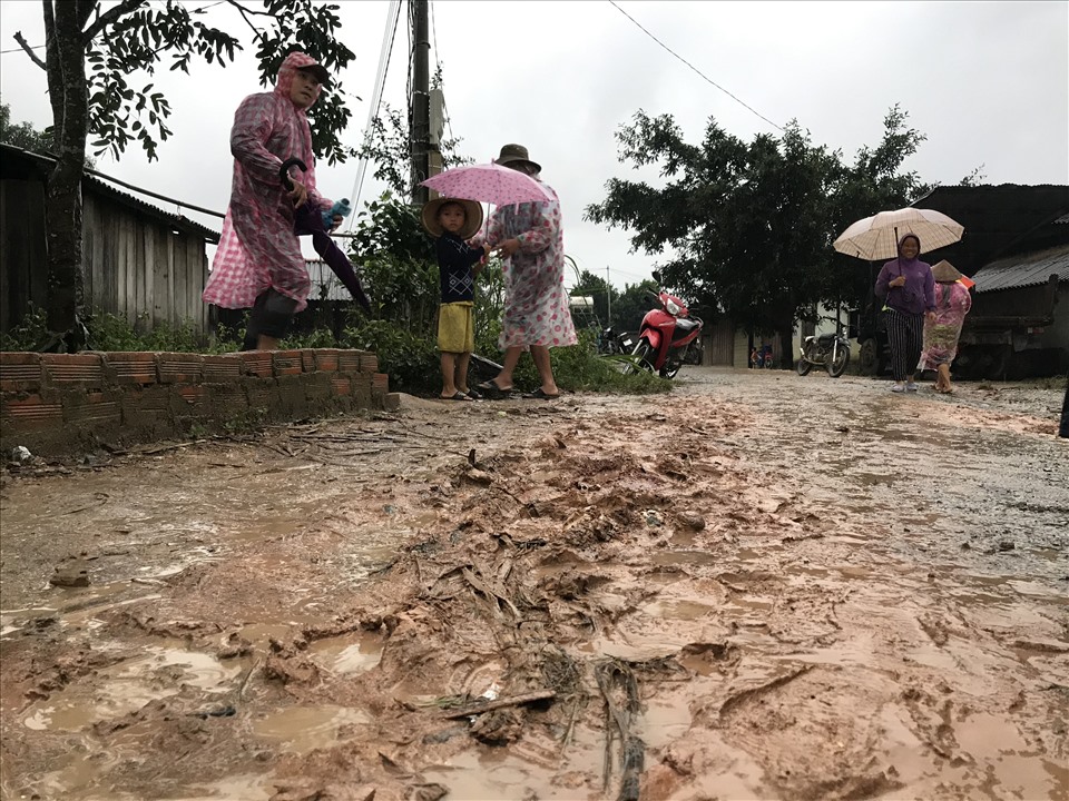 Cơ sự đang diễn ra tại hồ Krông Pách thượng thực thế đã được dự báo trước. Bởi, tiến độ giải phóng mặt bằng, di dân, bố trí tái định cư của phía BQL dự án Đầu tư xây dựng công trình giao thông và NNPTNT Đắk Lắk (Ban A) đang rất chậm. Hàng trăm hộ dân ở xã Cư San vẫn chưa được di dời đến khu tái định cư mới. Trong khi đó, chỉ ít tháng tới, Bộ NNPTNT sẽ yêu cầu Ban quản lý Dự án 8 chính thức chặn dòng kênh dẫn dòng ở đập số 2 (chặn dòng đợt 3, tích nước hồ chứa) để tiến đến hoàn thành toàn bộ dự án ngay trong năm 2021.