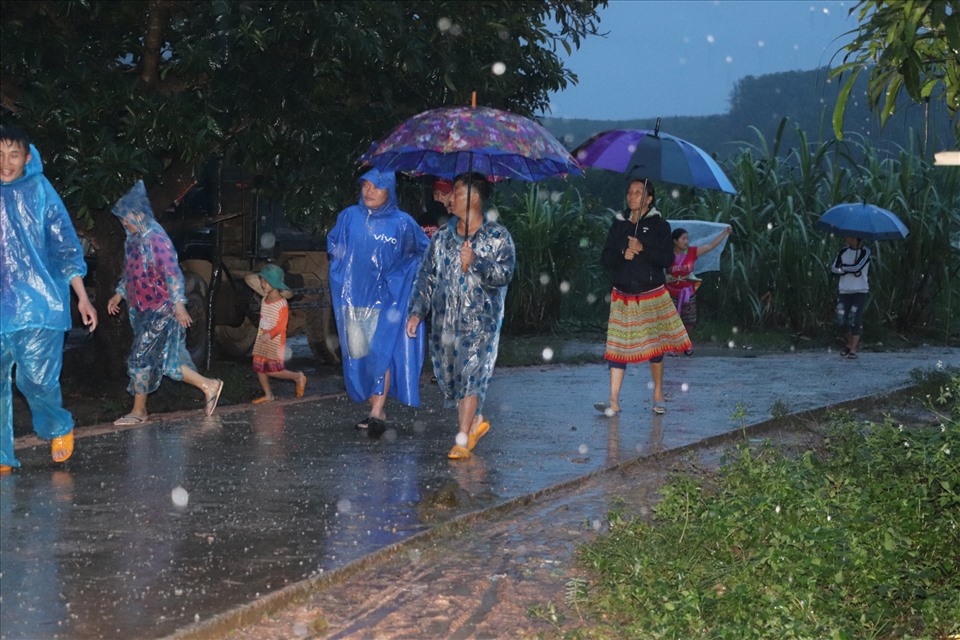 Cơ sự đang diễn ra tại hồ Krông Pách thượng thực thế đã được dự báo trước. Bởi, tiến độ giải phóng mặt bằng, di dân, bố trí tái định cư của phía BQL dự án Đầu tư xây dựng công trình giao thông và NNPTNT Đắk Lắk (Ban A) đang rất chậm. Hàng trăm hộ dân ở xã Cư San vẫn chưa được di dời đến khu tái định cư mới. Trong khi đó, chỉ ít tháng tới, Bộ NNPTNT sẽ yêu cầu Ban quản lý Dự án 8 chính thức chặn dòng kênh dẫn dòng ở đập số 2 (chặn dòng đợt 3, tích nước hồ chứa) để tiến đến hoàn thành toàn bộ dự án ngay trong năm 2021.