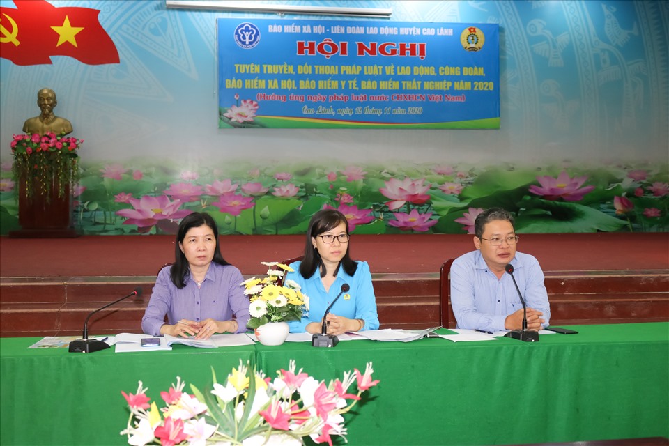Các diễn giả đối thoại tại hội nghị. Ảnh: HL