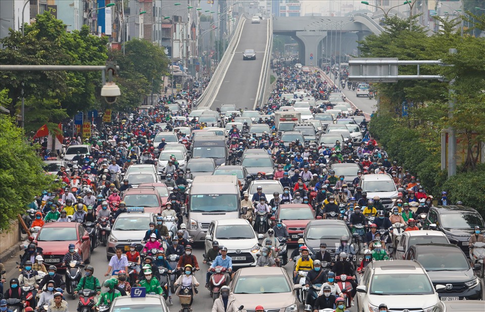 Ùn tắc tại khu vực Ngã Tư Sở - Trường Chinh - Láng. Ảnh: Tô Thế