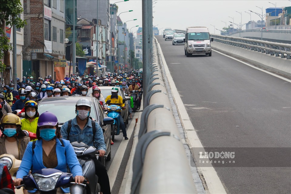 Ùn tắc tại khu vực Ngã Tư Sở - Trường Chinh - Láng. Ảnh: Tô Thế