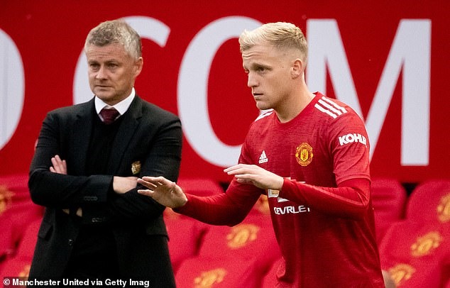 Dùng Van de Beek được chưa, Solsa? Ảnh: Manchester United.