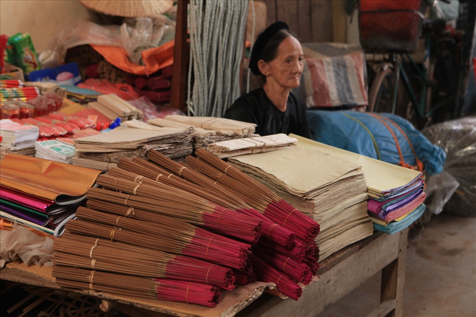 Với chất lượng tốt, hương Phia Thắp được đem đi bán tại tất cả chợ phiên Tết trong tỉnh cũng như các tỉnh phía Bắc.