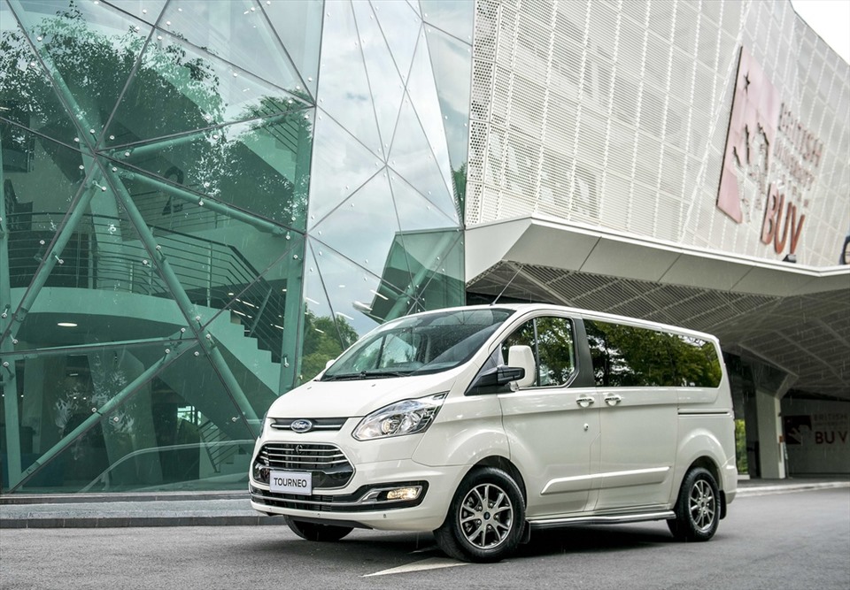 Mẫu xe MPV của Ford có doanh số tăng trong tháng 10 vừa qua với số lượng là 26 xe, tăng 6 xe so với tháng 9. Dòng xe MPV cỡ lớn luôn là những sản phẩm có doanh số kém những chiếc MPV cỡ trung. Hiện tại mức giá của Ford Tourneo dao động ở mức 999 - 1.069 triệu đồng. Ảnh: Ford.