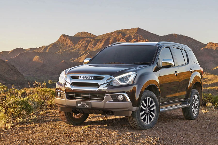 Thêm một cái tên đến từ hãng xe Isuzu xuất hiện trong bảng xếp hạng tháng 10. Mẫu xe SUV Isuzu Mu-X sụt giảm mạnh về doanh số với 39 xe được bán ra, giảm 58,5% so với doanh số hồi tháng 9. Isuzu Mu-X có mức giá từ 779 triệu đồng. Ảnh: Isuzu.