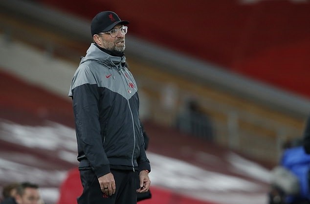 Jurgen Klopp không biết phải tính sao khi hết trung vệ. Ảnh: Liverpool FC.