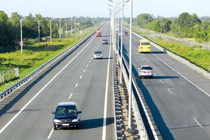 Tài xế hãy lưu lại các kinh nghiệm lái xe hữu ích trên đường cao tốc. (Ảnh: LĐO)