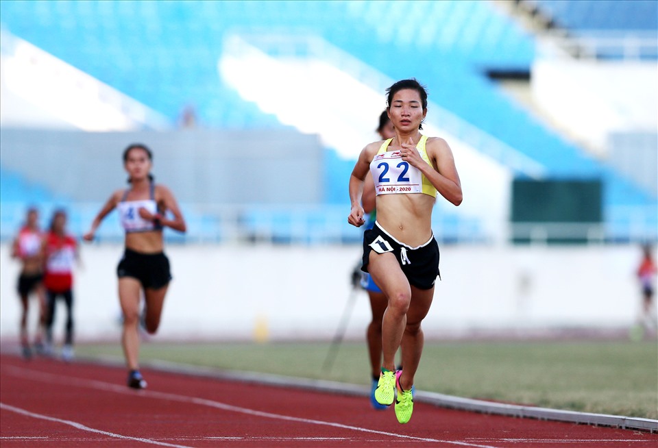 Nhà vô địch SEA Games Nguyễn Thị Oanh gây ấn tượng tại Giải điền kinh vô địch quốc gia 2020. Ảnh: Hải Đăng