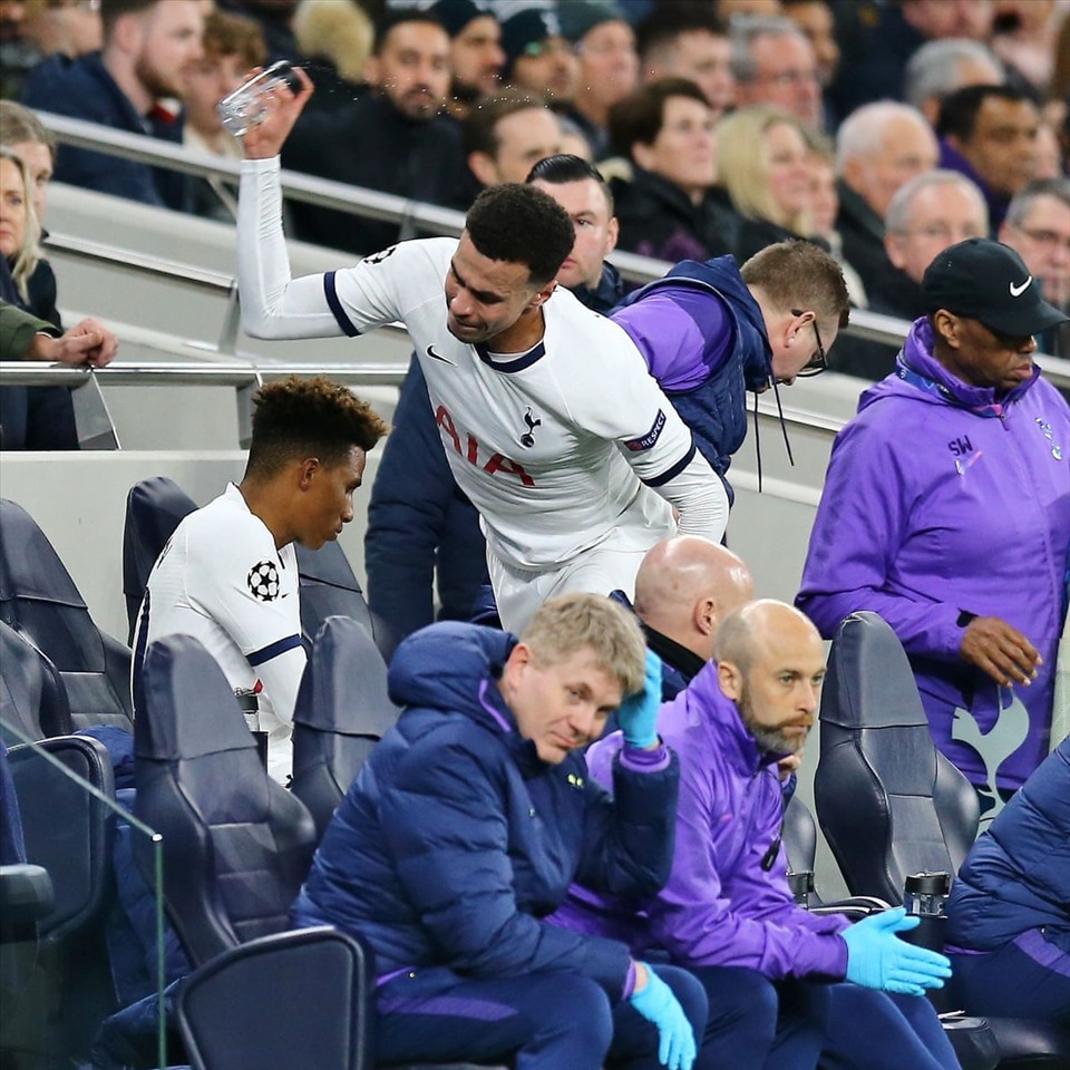 Alli có thái độ không tốt với Mourinho? Ảnh: Premier League.