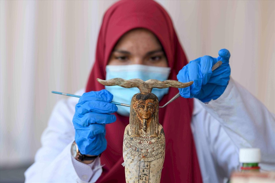 Ít nhất 100 quan tài Ai Cập cổ đại được công bố hôm 14.11. Ảnh: AFP