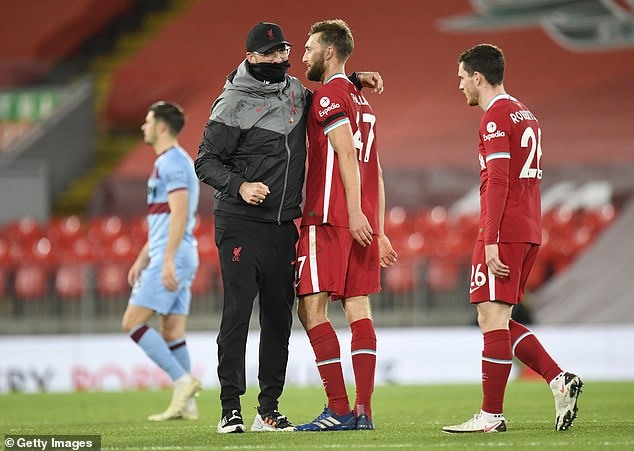 Jurgen Klopp đang tin tưởng vào các trung vệ trẻ của lò đào tạo. Ảnh: Premier League.
