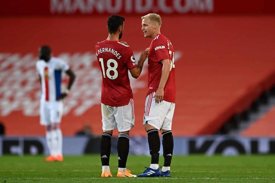 Bruno và De Beek trẻ khỏe và “nhiệt” hơn Pogba. Ảnh: Man United