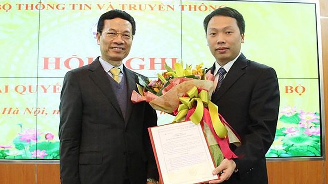 Mr. Nguyen Huy Dung (right) was appointed Deputy Minister of Information and Communications.  Photo: MIC.